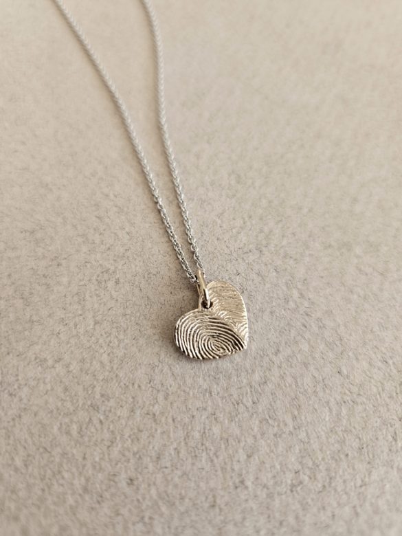 Bijoux Marielle Girardin, Bijoux personnalisés, Or écologique, Neuchâtel, alliances sur-mesure, bagues de fiançailles, créatrice de bijoux, bague, mariage